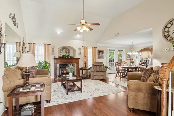 643 Ashley Oaks Dr, Clarksville, TN 37042