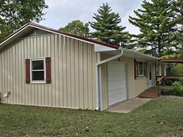 28155 Skaggs ST, Seligman, MO 65745