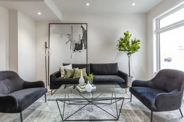 9 Innes AVE, Toronto W03, ON M6E 0B2