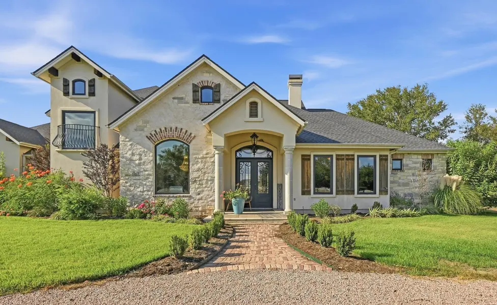 450 Colorado DR, Cedar Creek, TX 78612