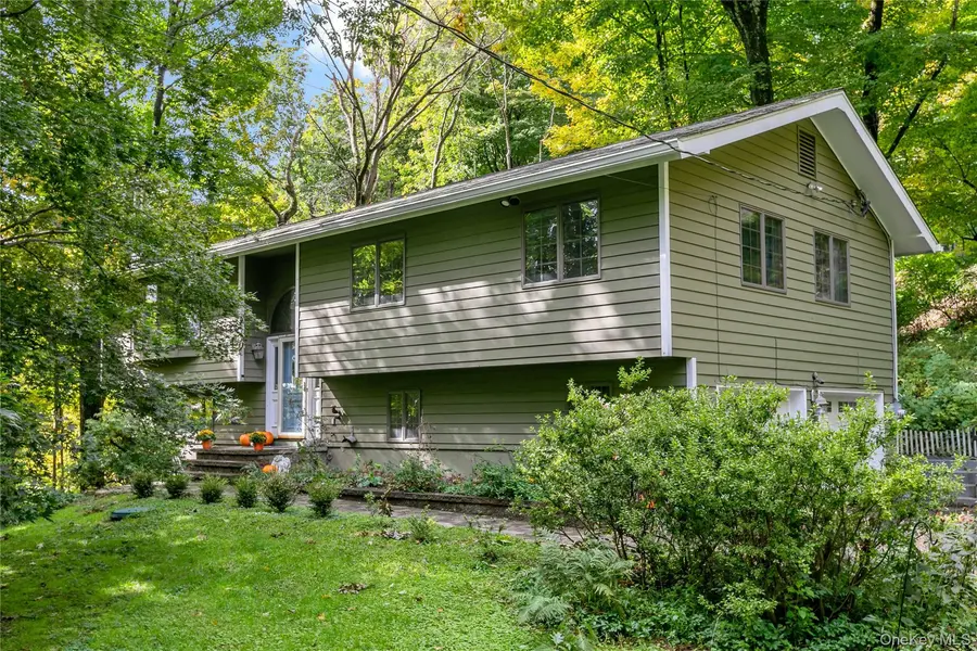 999 Cliff AVE, Yorktown Heights, NY 10598