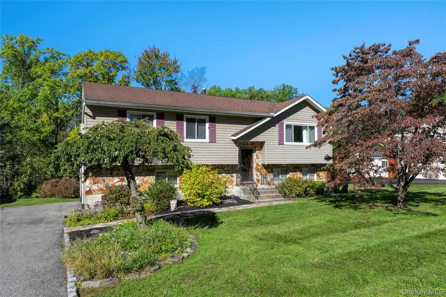 36 Baldwin DR, Wappingers Falls, NY 12590