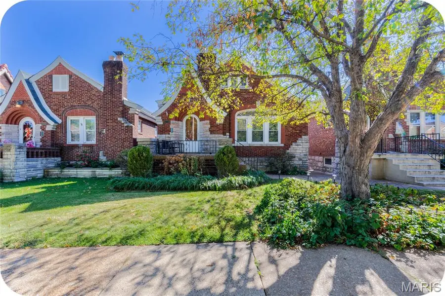 5714 Walsh ST, St Louis, MO 63109