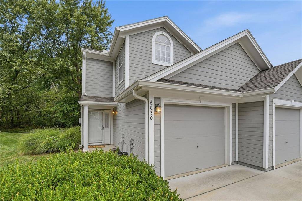 6030 NE Moonstone DR, Lee's Summit, MO 64064