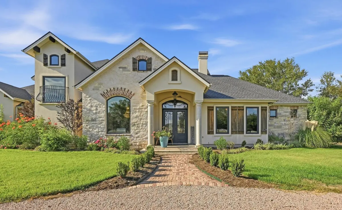 450 Colorado DR, Cedar Creek, TX 78612