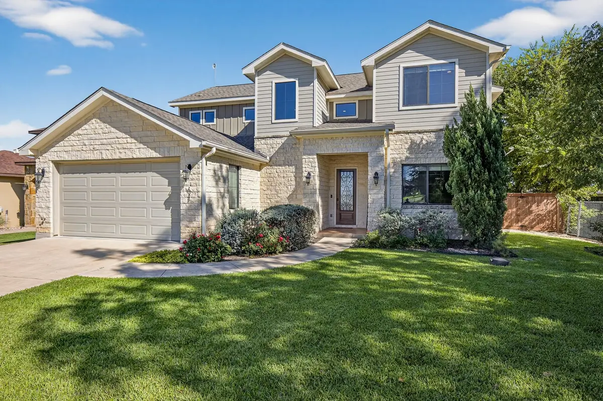 121 Christopher Ln, Kingsland, TX 78639