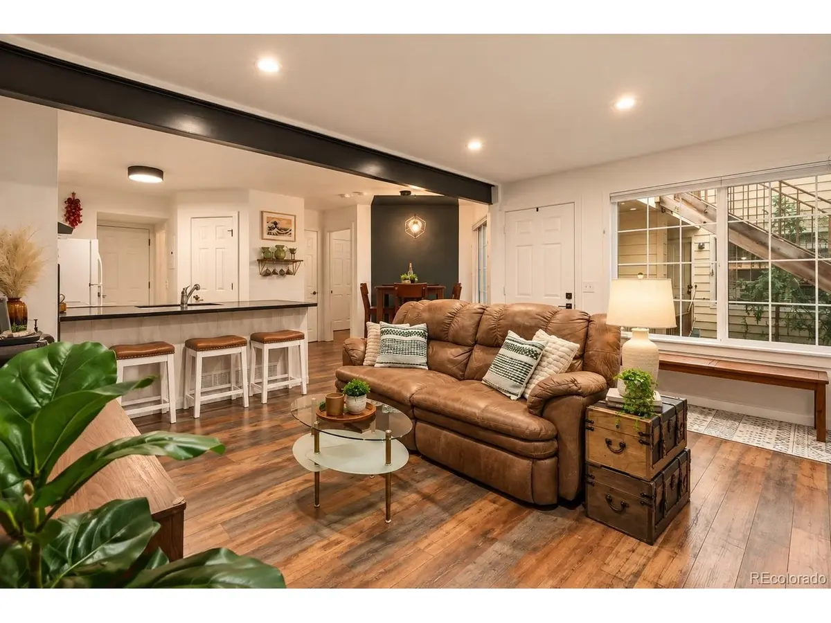 910 S Dahlia #A, Denver, CO 80246