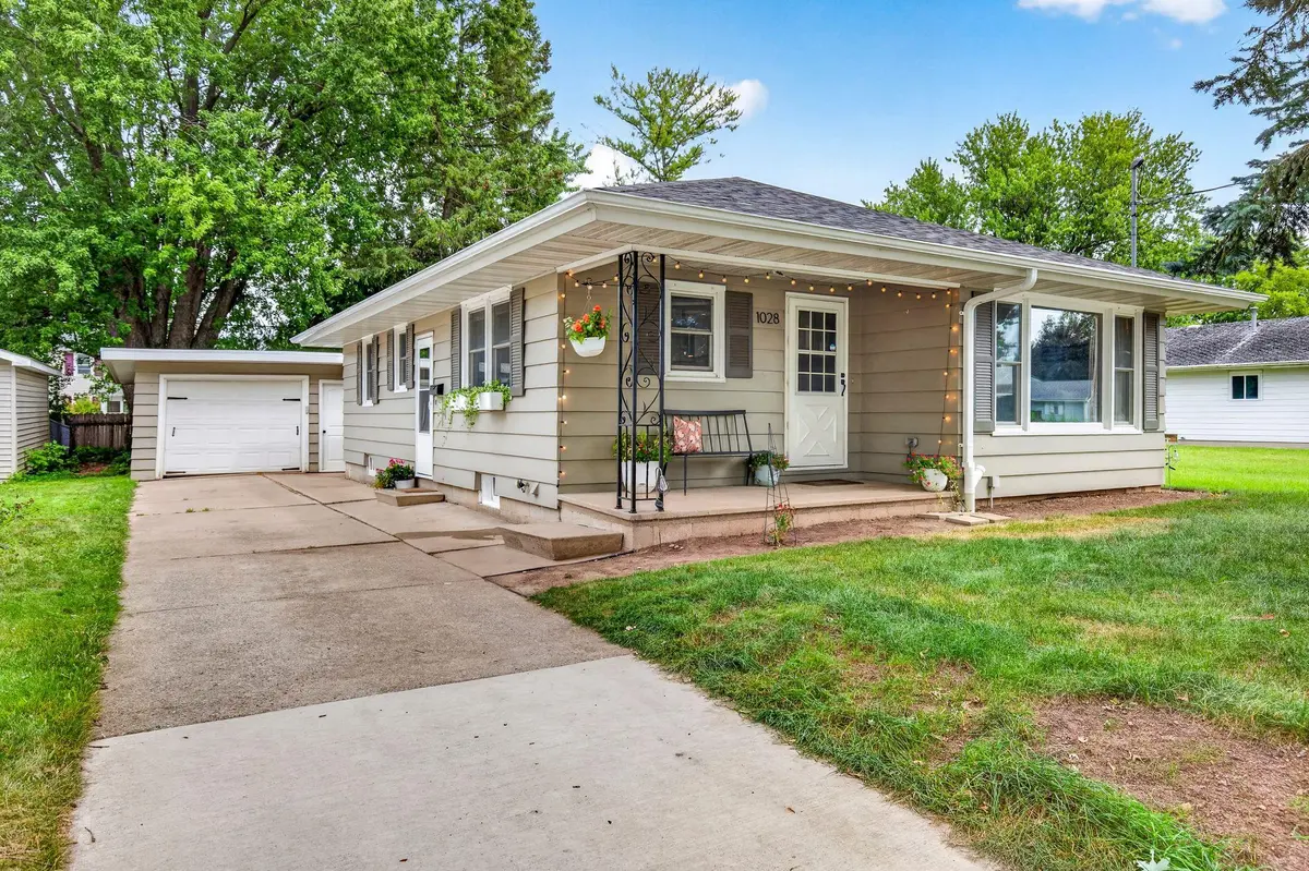 1028 TYLER AVE, Oshkosh, WI 54902-3465