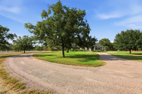 450 Colorado DR, Cedar Creek, TX 78612