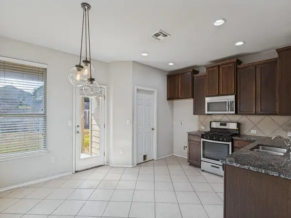 512 Eagle Brook LN, Buda, TX 78610