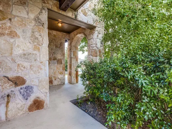 512 Eagle Brook LN, Buda, TX 78610