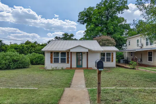 1109 Hickory ST, Llano, TX 78643