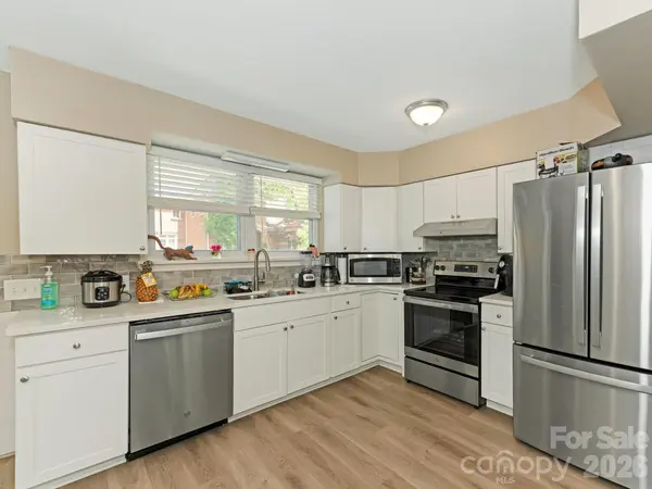 1301 S Kings DR, Charlotte, NC 28207