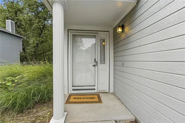 6030 NE Moonstone DR, Lee's Summit, MO 64064