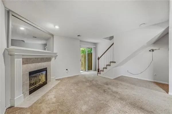 6030 NE Moonstone DR, Lee's Summit, MO 64064