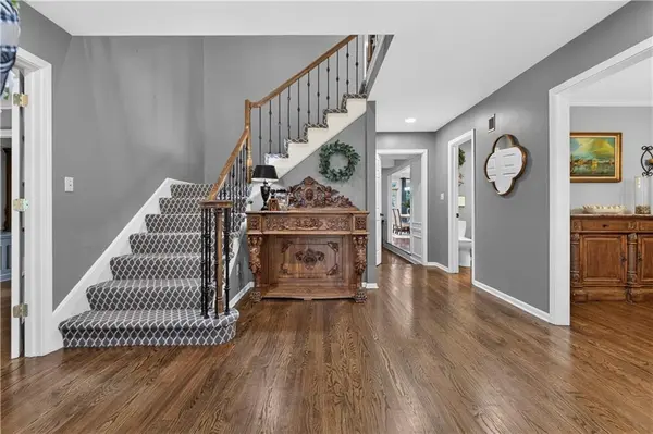 12400 Sagamore RD, Leawood, KS 66209