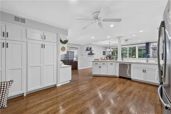 12400 Sagamore RD, Leawood, KS 66209