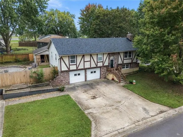 506 W Mcdowell AVE, Odessa, MO 64076