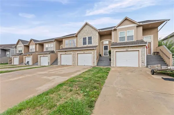 537 S Woodson LN, Gardner, KS 66030