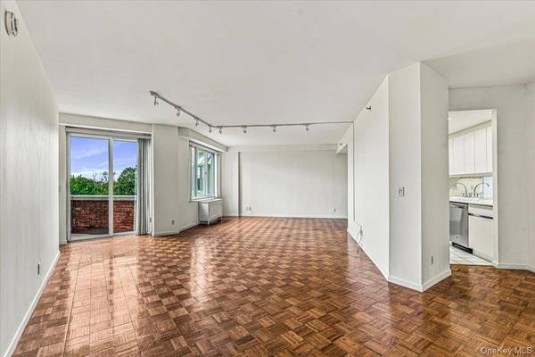 100 Hilton AVE #707, Garden City, NY 11530