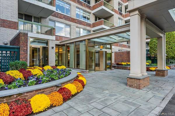 100 Hilton AVE #707, Garden City, NY 11530