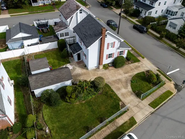 47 Chester CT, Oceanside, NY 11572