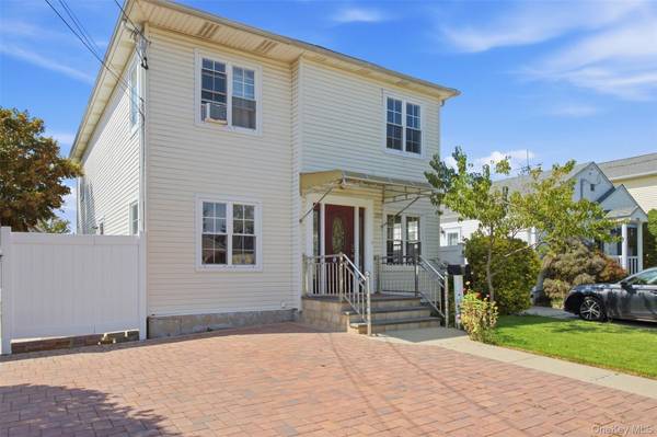 109 Gordon AVE, Westbury, NY 11590