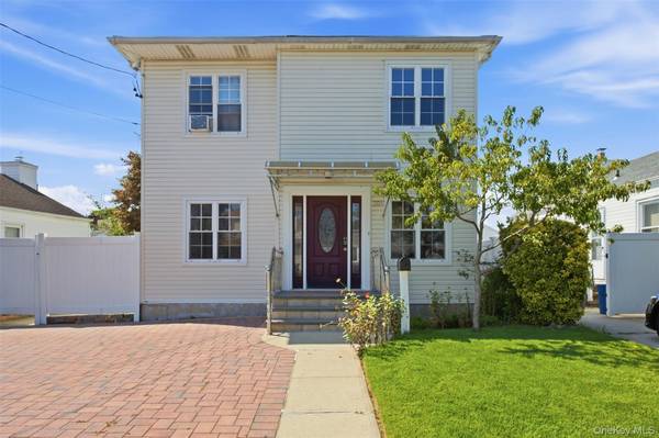 109 Gordon AVE, Westbury, NY 11590