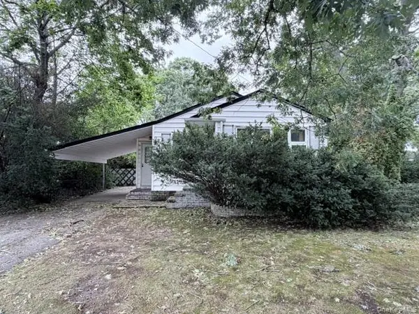 1209 Udall RD, Bay Shore, NY 11706