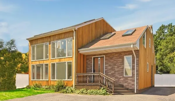 308 5th AVE, East Northport, NY 11731