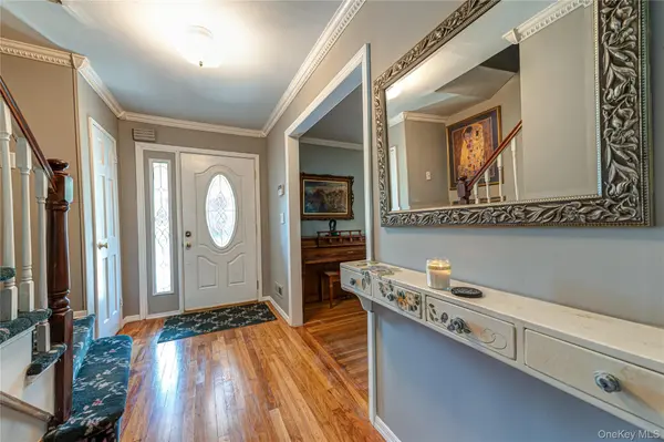 20 Evon DR, Syosset, NY 11791