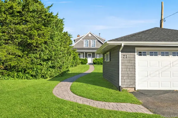 21 Bayside AVE, East Quogue, NY 11942
