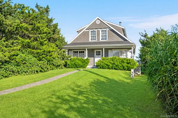 21 Bayside AVE, East Quogue, NY 11942