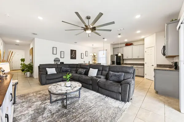 33384 COUNTRY HOUSE DR, Sorrento, FL 32776