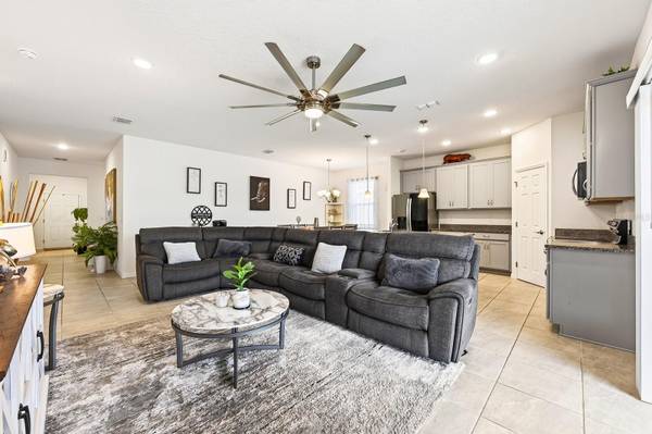 33384 COUNTRY HOUSE DR, Sorrento, FL 32776