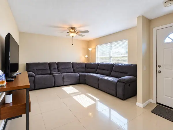 5814 HAMMON DR, Tampa, FL 33619