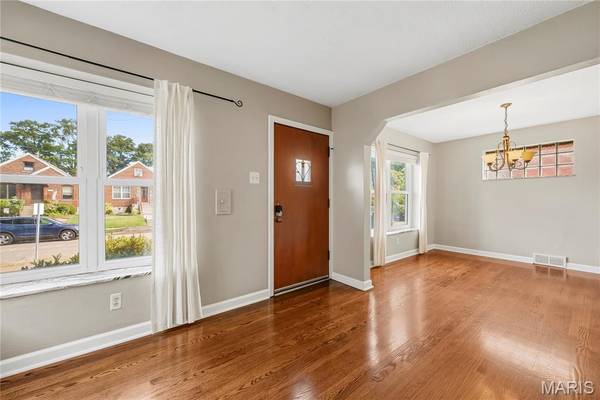 5734 Potomac ST, St Louis, MO 63139