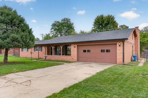 208 Williamsburg DR, Belleville, IL 62221