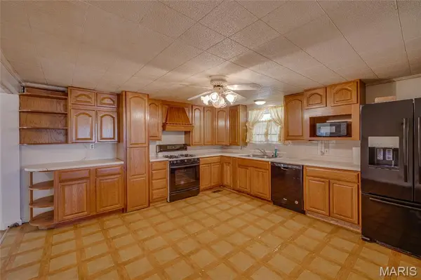 201 S Henderson ST, Park Hills, MO 63601