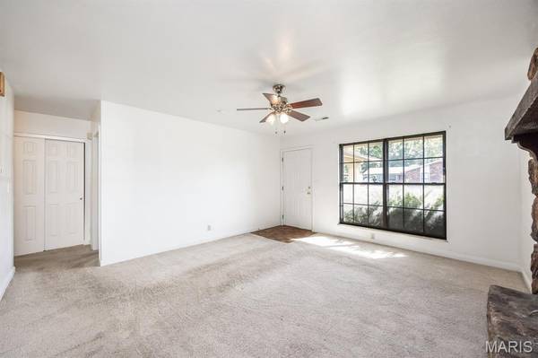 123 Chase Park DR, Belleville, IL 62226