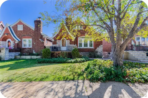 5714 Walsh ST, St Louis, MO 63109