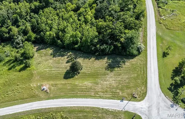 658 Quarry RD, Golden Eagle, IL 62036