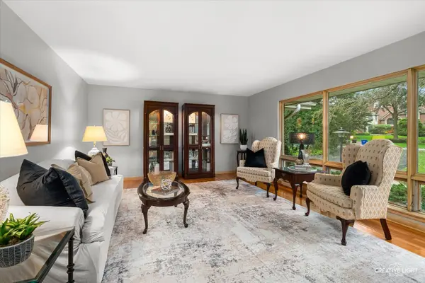 22W126 Buena Vista DR, Glen Ellyn, IL 60137