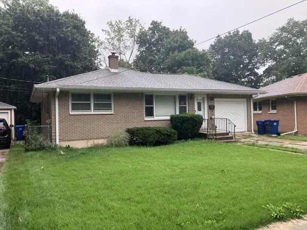 1333 Eastview DR, Waukegan, IL 60085