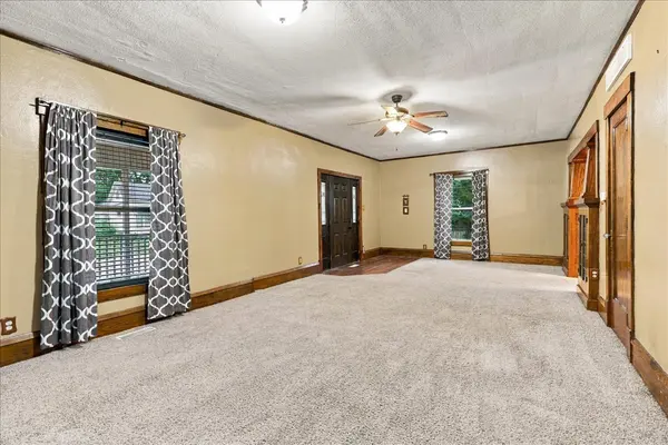 311 E Jefferson ST, Clinton, IL 61727