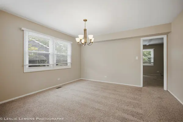 651 WOODHOLLOW LN, Buffalo Grove, IL 60089