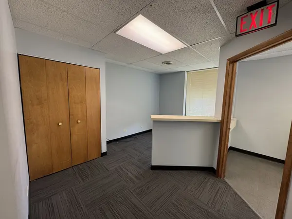 34 N ISLAND AVE #G, Batavia, IL 60510