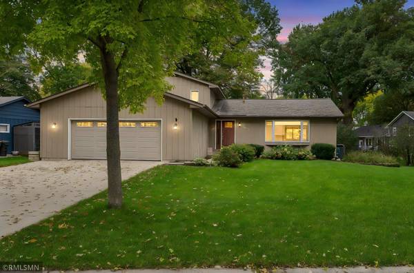 1003 Shady Oak DR, North Mankato, MN 56003