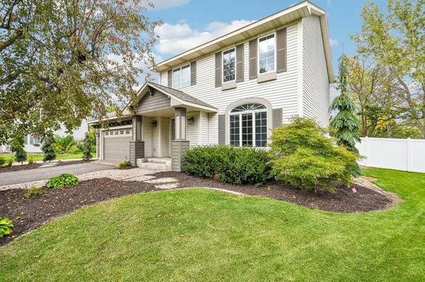1075 Fallbrook LN, Woodbury, MN 55125