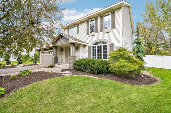 1075 Fallbrook LN, Woodbury, MN 55125